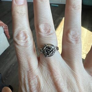 Elegant Silver Rose Poison Ring